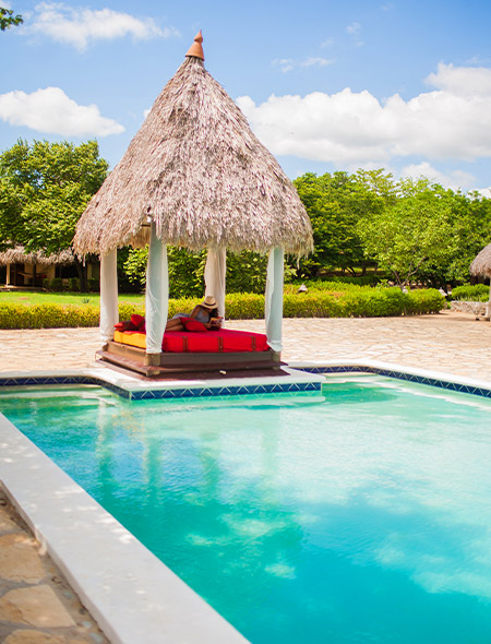 piscina en hotel de playa en tola rivas nicaragua